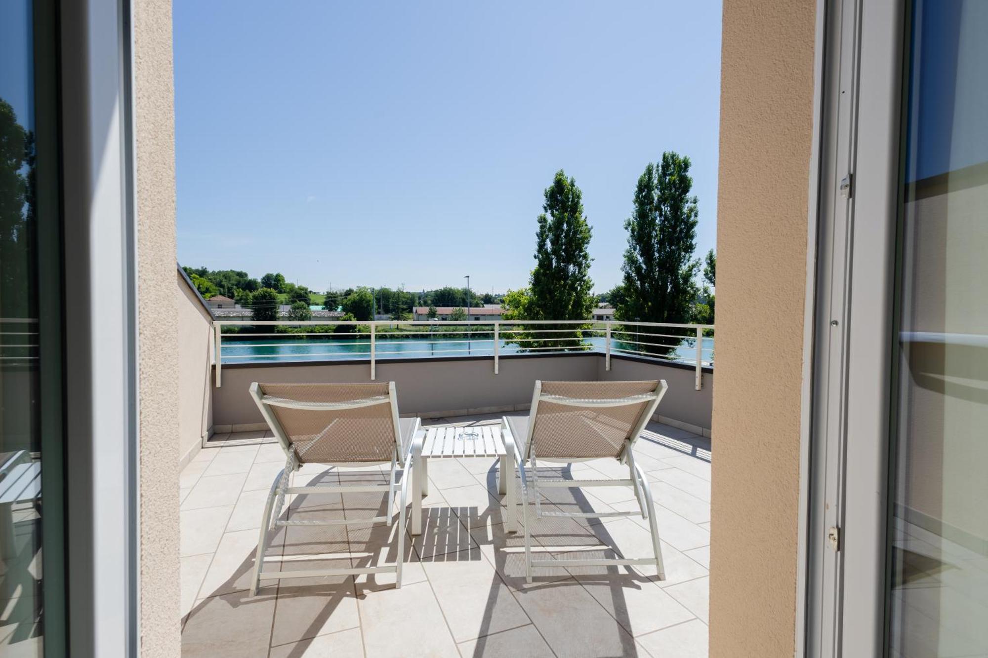 Aurora Aparthotel Пескиера дел Гарда Екстериор снимка
